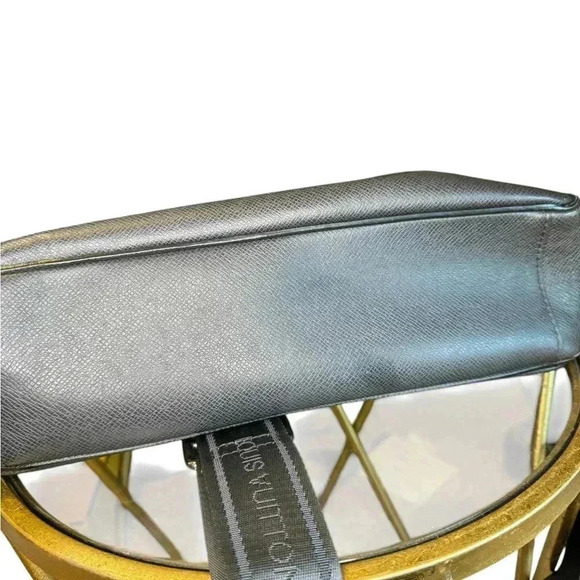 Louis Vuitton Taiga Roman MM Shoulder Bag Messager  Crossbody Bag. - Picture 11 of 16